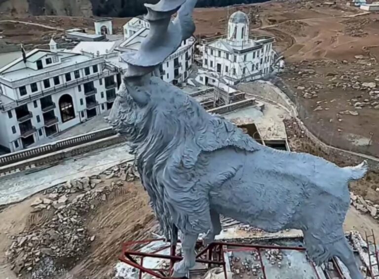 Pakistan Unveils the World’s Largest Markhor Sculpture worlds largest markhor